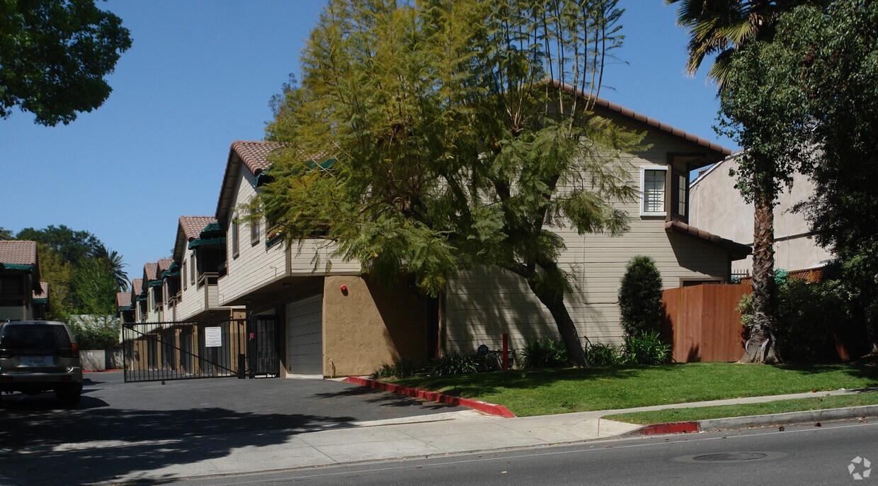 Foto del edificio - 1241-1255 N Los Robles Ave