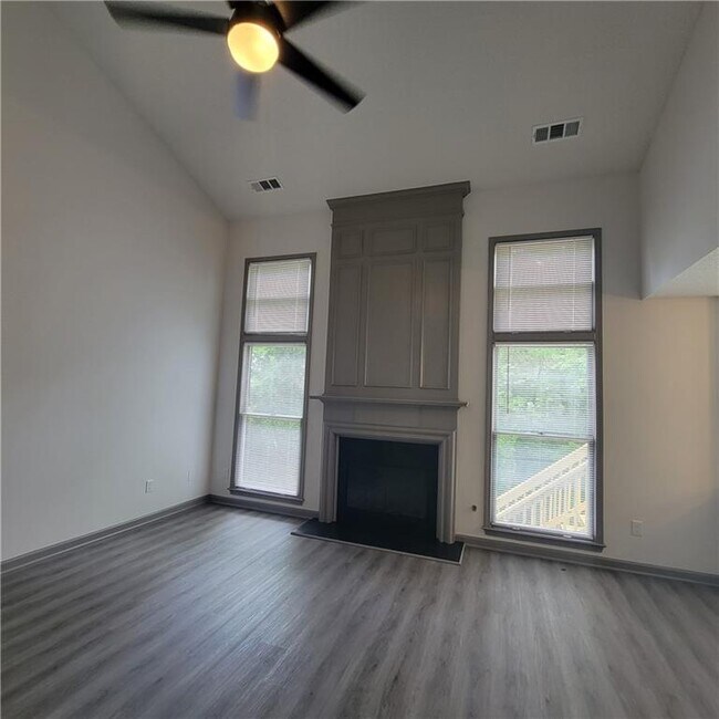 Foto del edificio - 3045 Binghampton Ln