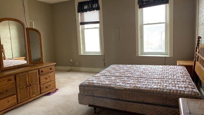 Master Bedroom - 122 E Wall St