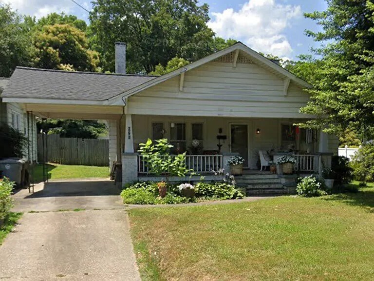 Primary Photo - 621 Holly St