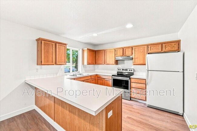 Building Photo - 3978 SW Pinewood Way