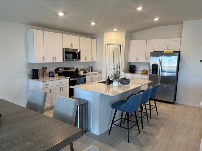 Foto del edificio - 8823 Sunset Pk Trl S