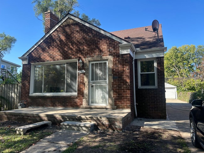 Building Photo - 6515 Woodmont Ave