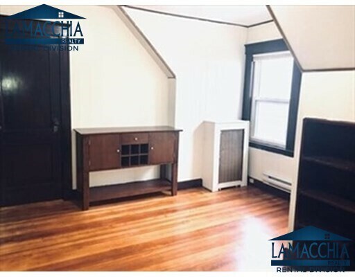 Foto del edificio - 842 E Broadway