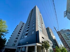 Building Photo - 158 King St N