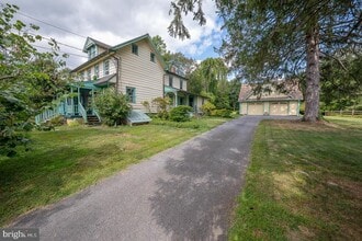 Building Photo - 903 W King Rd
