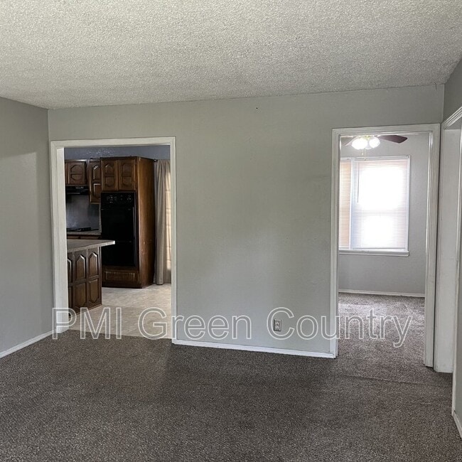 Building Photo - 4547 E Young Ct