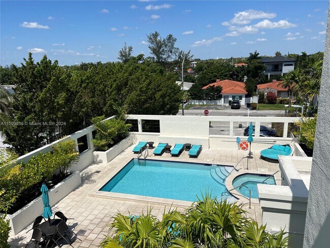 Building Photo - 9172 Collins Ave