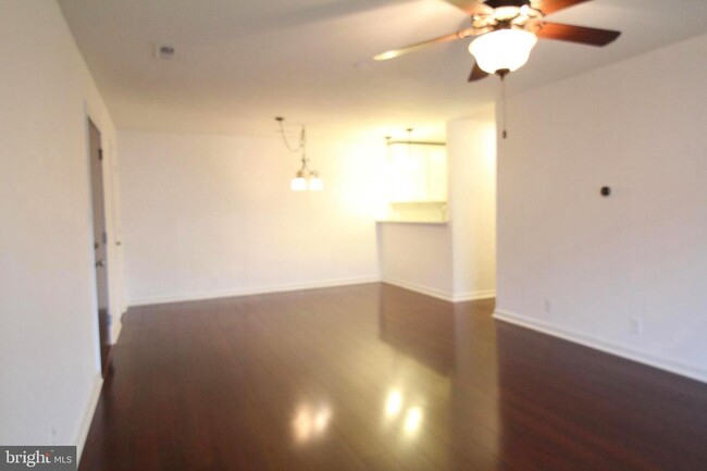 Building Photo - 102 Chesterfield Ln