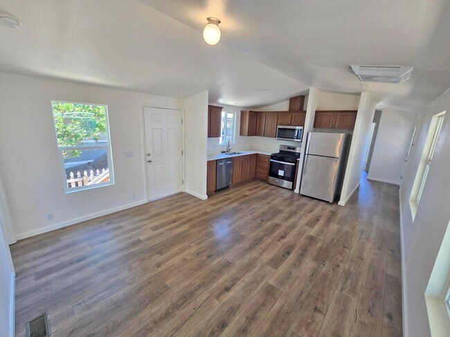 Foto del edificio - 1342 Hannah Ave