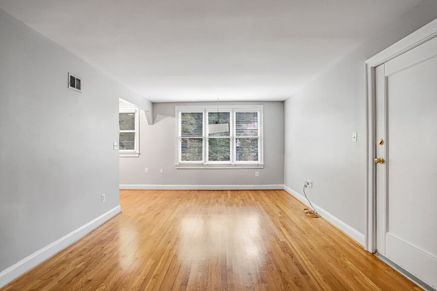 Primary Photo - 752 9th St SE