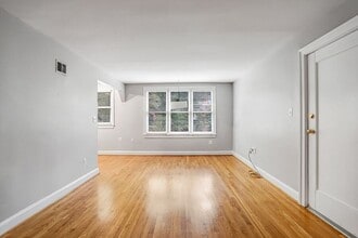 Building Photo - 752 9th St SE
