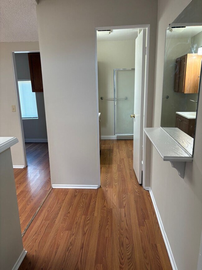 Foto del edificio - $1,895- ALL UTILITIES INCLUDED- BEAUTIFUL ...