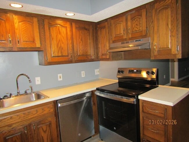 Building Photo - 4812 Pinehurst Cir