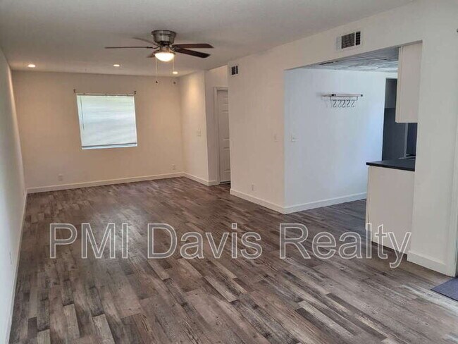 Building Photo - 2300 Twelve Oaks Dr