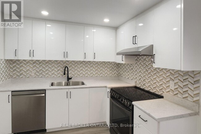 Building Photo - 1875 Fountain Grass Dr