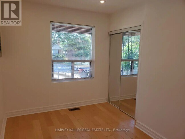 Photo du bâtiment - 679 Vaughan Rd