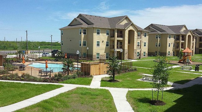 Building Photo - 698 N Stookey Rd