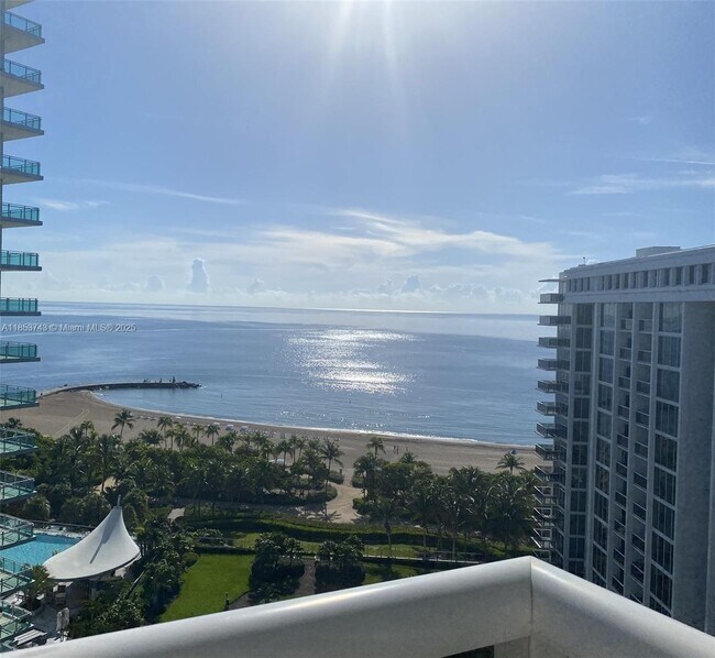 Foto del edificio - 10275 Collins Ave