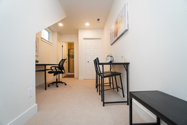 Foto del edificio - 479 E Violets Cv Ln