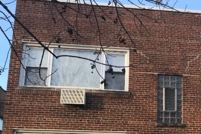 exterior - 2636 W Farragut Ave