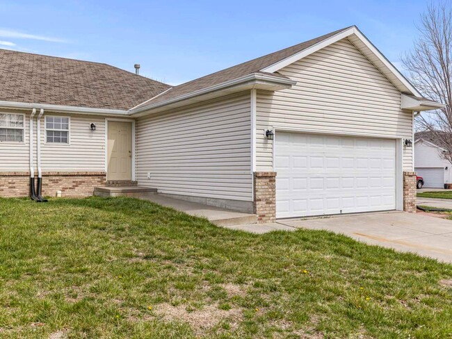 Building Photo - 6901 N Steamboat Dr