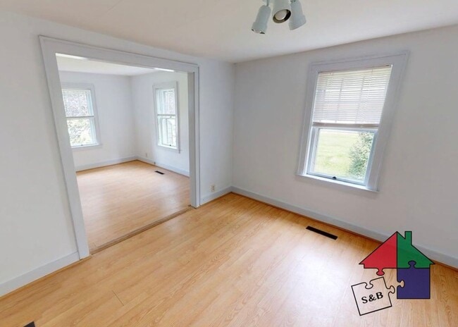 Building Photo - 858 S Barre Rd