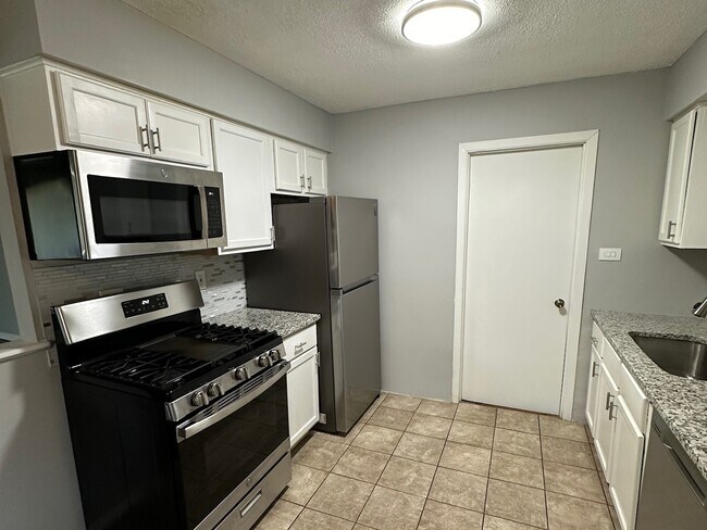 Building Photo - 1413 Kasten Dr