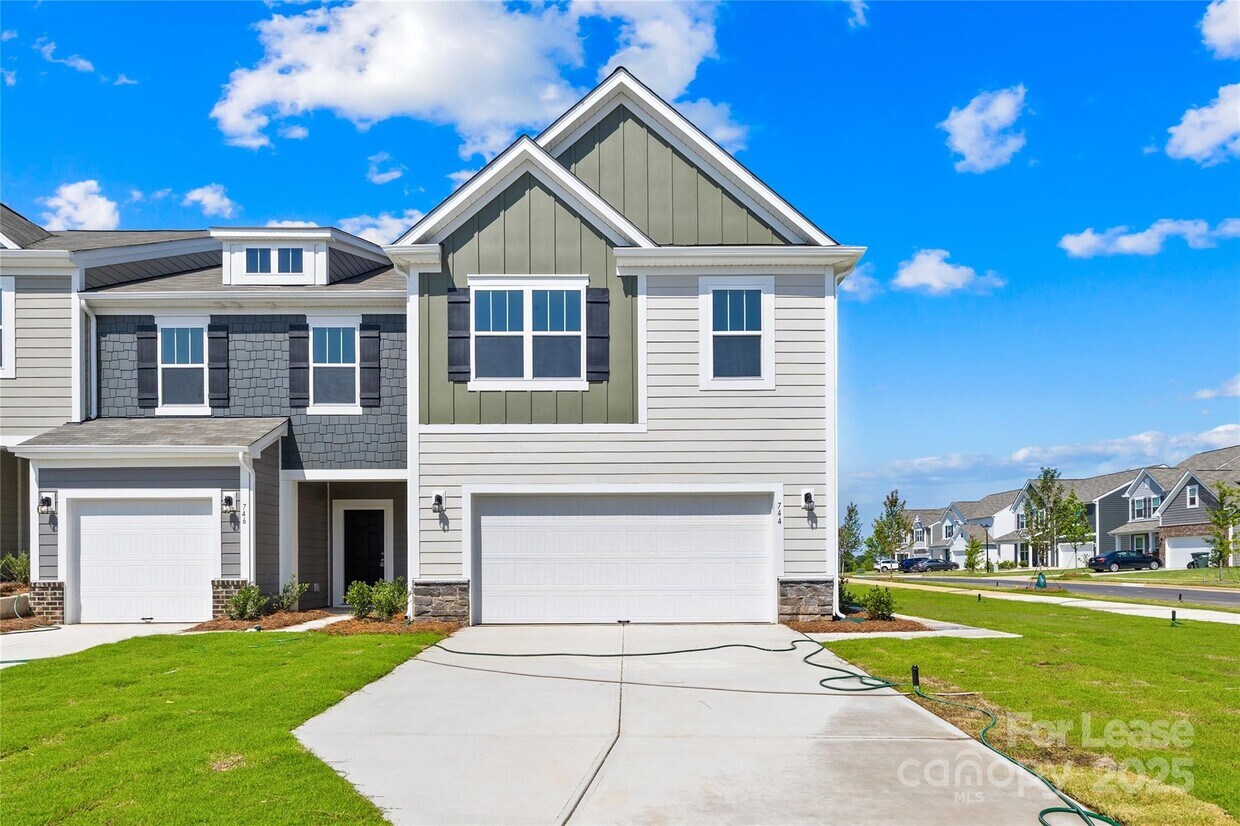 Foto principal - 744 Lock Haven Dr NW