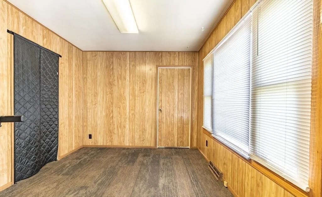 Primary Photo - 164 N 9th St