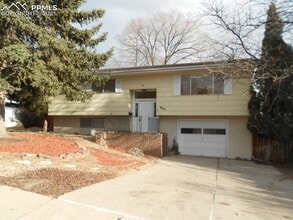 Building Photo - 605 Commanche Dr