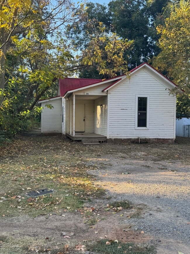Building Photo - 316 E Kenworthy St