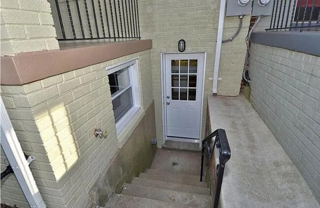 Foto del edificio - Perfect Row Home in Petworth! Parking Incl...