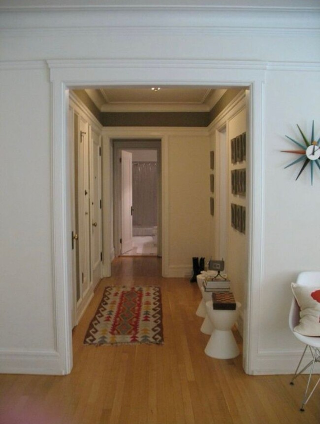 Building Photo - Timeless Queen Anne Condo with Modern Amen...