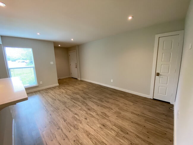 Building Photo - 3440 Willowrun Drive