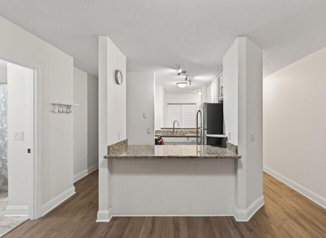 Foto del edificio - Newly Remodeled 2Bed 1Bath Townhome in Prior Lake!