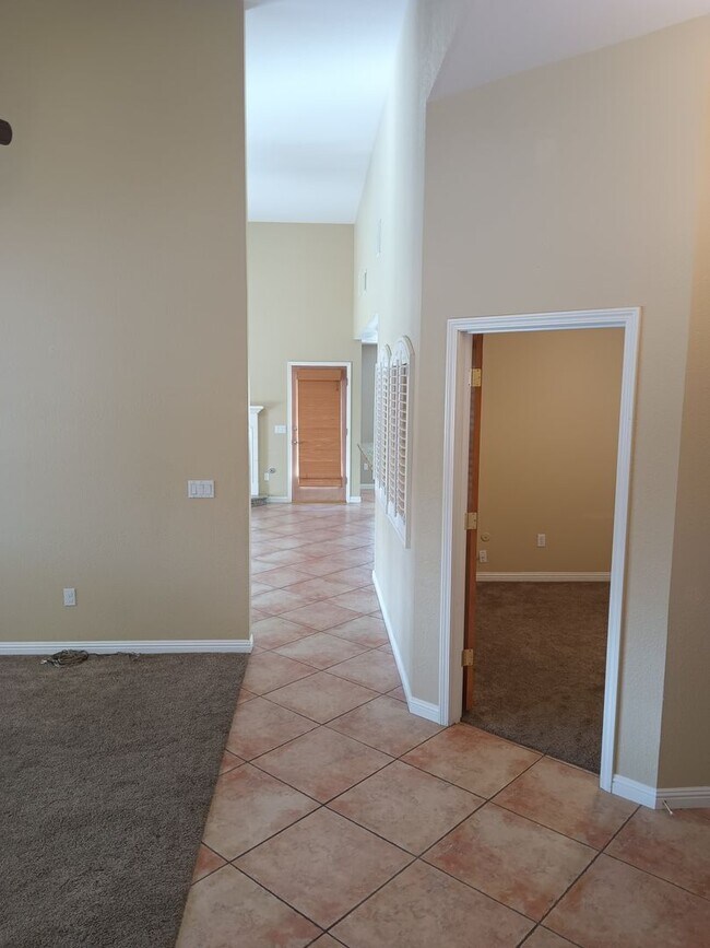 Foto del edificio - Charming 4-Bedroom Home in Quiet Cul-de-Sa...
