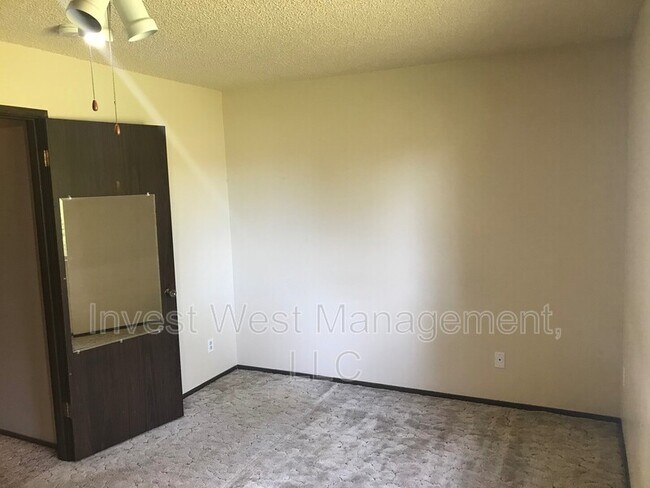 Building Photo - 2720 SE 138th Ave