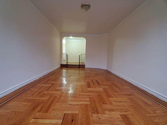 Foto del edificio - 2 bedroom in BRONX NY 10456