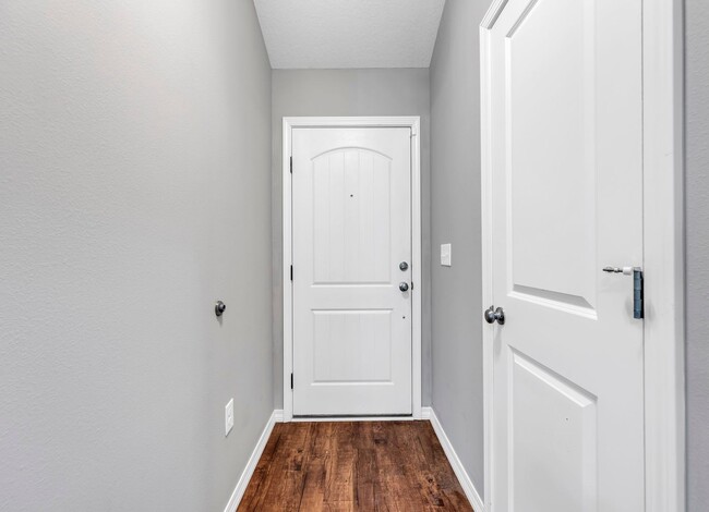 Building Photo - 4 Bedroom in Foxwood Estates