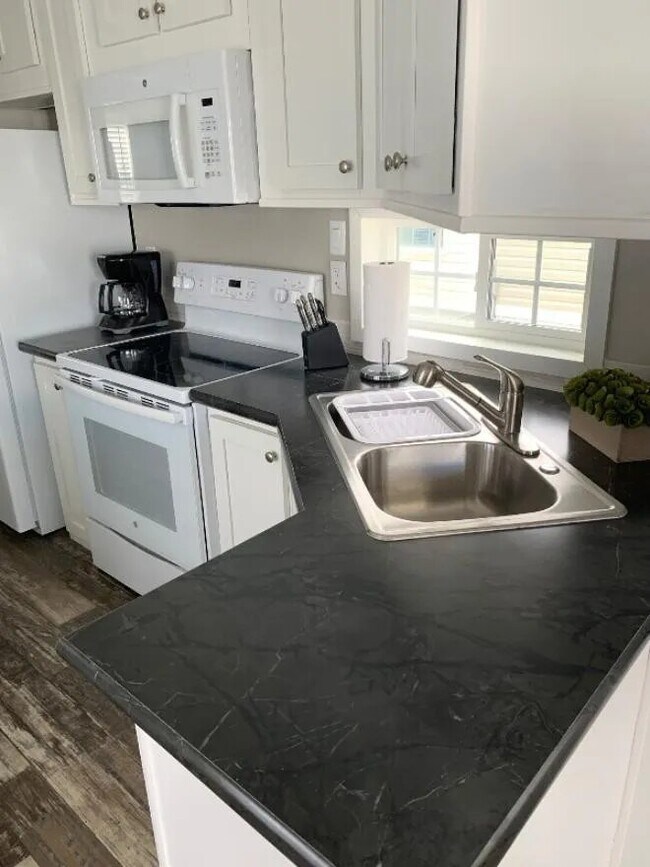Foto del edificio - 2580 NE Indian River Dr