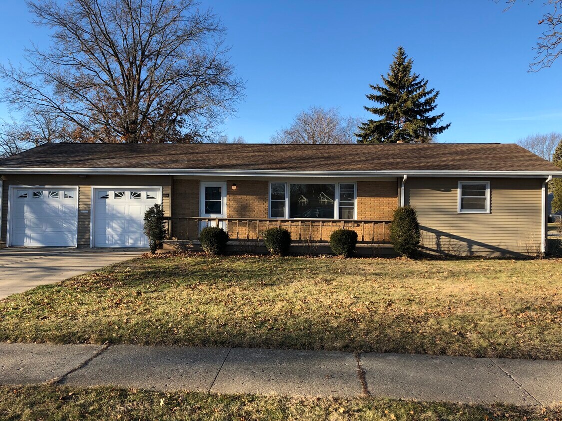 2258 Hawthorne Park Dr N, Janesville, WI 53545 House Rental in