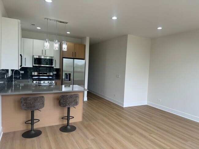 Foto del edificio - 3723 S Lake Park Ave