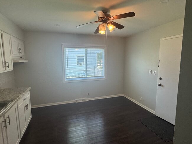 Kitchen - 7211 W Brentwood Ave