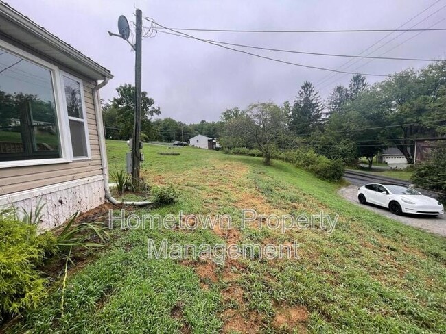 Building Photo - 713 Bair Rd
