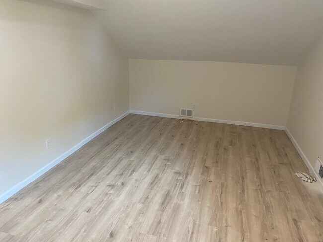 ÁREA ABIERTA DEL 2DO PISO - 3316 Asbury Rd