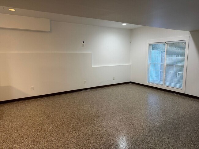 Foto del edificio - 5041 Woodland Bay Dr