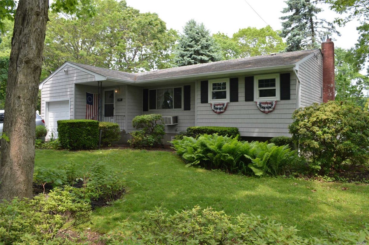 124 Sheets Ave, Holbrook, NY 11741 House for Rent in Holbrook, NY