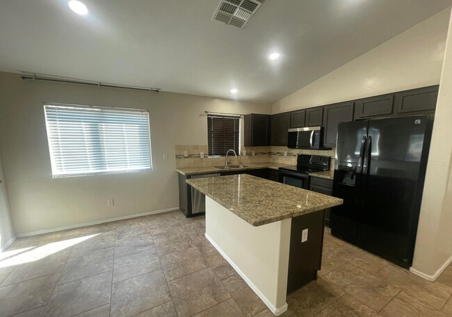 Foto del edificio - 24403 N Oasis Blvd