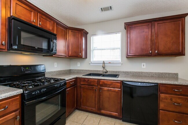 Foto del edificio - 3704 Lower Creek Dr